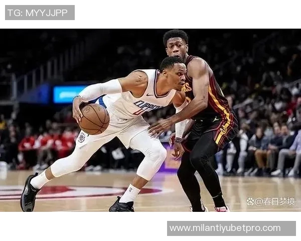 小卡强调季前赛与训练相似强调防守体系的重要性与持续打磨 小卡强调季前赛与训练相似强调防守体系的重要性与持续打磨