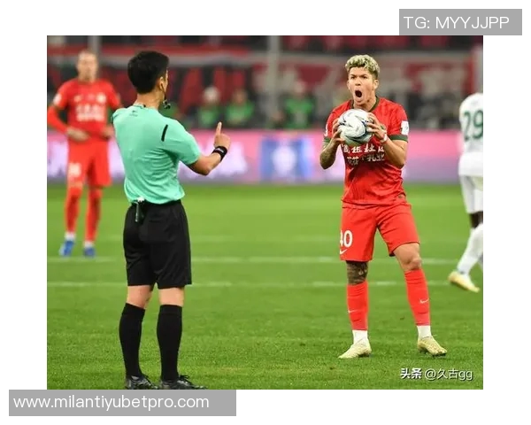 国安主帅解释半场换三人意图在于调整战术以扭转局势